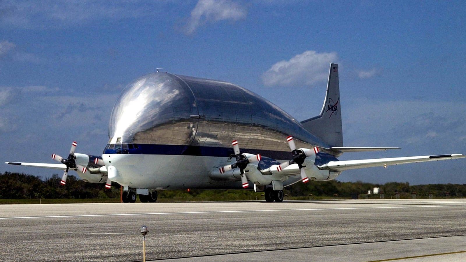 Super Guppy da NASA cancela presença no AirVenture 2026 após danos
